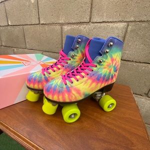 TIE DYE ROLLER SKATES SIZE 6 ((Worn 1 time)